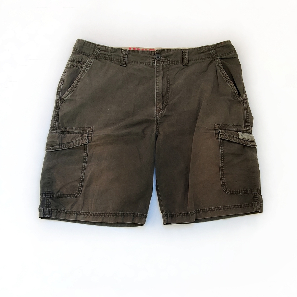 Unionbay cargo shorts, size 38, green shorts.